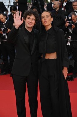 FRANSA, FRANSA. 27 Mayıs 2023: Adele Exarchopoulos ve Vincent Lacoste 76. Cannes Festivali Kapanış Galasında