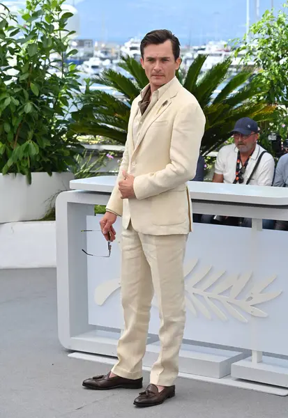 FRANSA, FRANSA. 24 Mayıs 2023: 76. Cannes Festivali 'nde Asteroid Şehri' nin fotoğraf çekiminde Rupert Friend