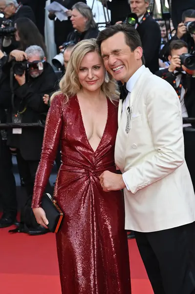 FRANSA, FRANSA. 23 Mayıs 2023: Aimee Mullins & Rupert Friend 76. Cannes Festivali 'nde Asteroid Şehri prömiyerinde