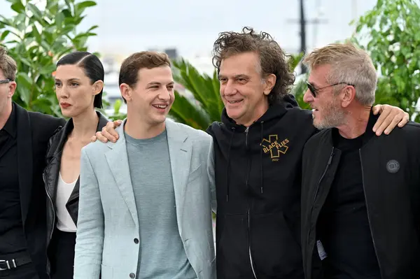 stock image CANNES, FRANCE. May 19, 2023: Raquel Nave, Tye Sheridan, Jean-Stephane Sauvaire and Sean Penn at the photocall for the Black Flies at the 76th Festival de Cannes