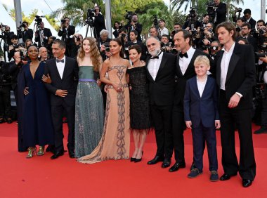 FRANSA, FRANSA. 21 Mayıs 2023: Mina Andala, Amr Waked, Junia Rees, Alicia Vikander, Karim Ainouz, Gabrielle Tana, Jude Law ve Sam Riley 76.
