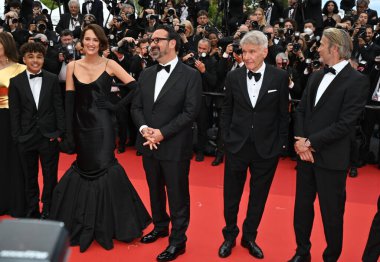FRANSA, FRANSA. 18 Mayıs 2023: Ethann Isidore, Phoebe Waller-Bridge, James Mangold, Harrison Ford ve Mads Mikkelsen Indiana Jones galasında ve 76.