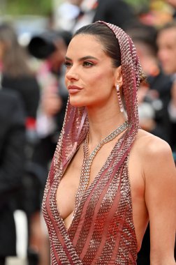 FRANSA, FRANSA. 16 Mayıs 2023: 76. Cannes Festivali 'nde Jeanne du Barry' nin galasında Alessandra Ambrosio