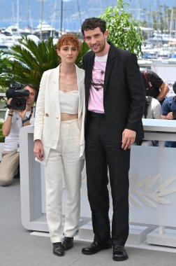 FRANSA, FRANSA. 27 Mayıs 2023, Carol Duarte ve Josh O 'Connor 76. Cannes Festivali' nde La Chimera 'nın fotoğraf çekiminde.