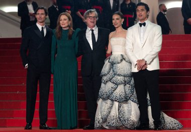 FRANSA, FRANSA. 20 Mayıs 2023: Cory Michael Smith, Julianne Moore, Todd Haynes, Natalie Portman ve Charles Melton Mayıs ayında 76.