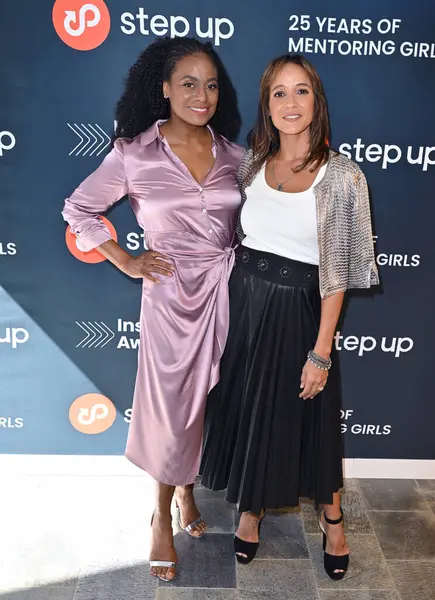 LOS ANGELES, CA. 6 Ekim 2023: Monique Brown ve Dania Ramirez, Skirball Kültür Merkezi 'nde 2023 Adım Yukarı İlham Ödülleri' nde