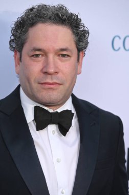 LOS ANGELES, CA. 5 Ekim 2023: Gustavo Dudamel Walt Disney Konser Salonu 'nun 20. yıldönümü münasebetiyle Los Angeles Filarmoni Galasında