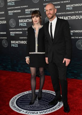 LOS ANGELES, CA. 15 Nisan 2023: Lily Collins ve Charlie McDowell, Akademi Müzesi 'nde 2023 Buluş Ödülü Töreni' nde.