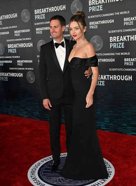 LOS ANGELES, CA. 15 Nisan 2023: Evan Spiegel ve Miranda Kerr Akademi Müzesi 'nde 2023 Buluş Ödülü Töreni' nde