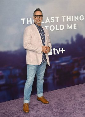 LOS ANGELES, CA. 13 Nisan 2023 'te Todd Stashwick Regency Village Tiyatrosu' nda bana söylediği son şeyin galasında...