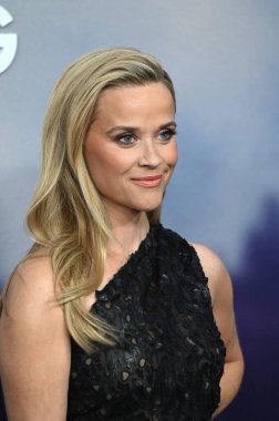 LOS ANGELES, CA. 13 Nisan 2023 'te Reese Witherspoon Regency Village Tiyatrosu' nda bana söylediği son şey galasında