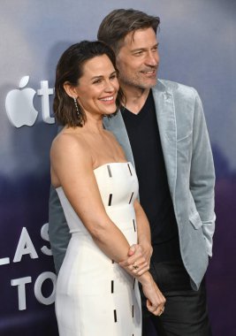 LOS ANGELES, CA. 13 Nisan 2023: Jennifer Garner ve Nikolaj Coster-Waldau Regency Village Theatre 'da 