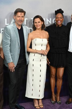 LOS ANGELES, CA. 13 Nisan 2023: Nikolaj Coster-Waldau, Jennifer Garner ve Aisha Tyler Regency Village Theatre 'daki 