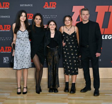 LOS ANGELES, CA. 27 Mart 2023: Matt Damon, Luciana Barossa, Isabella Damon, Gia Zavala Damon ve Stella Damon Regency Village Theatre 'daki dünya prömiyerinde