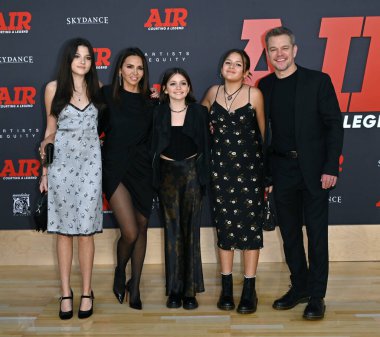 LOS ANGELES, CA. 27 Mart 2023: Matt Damon, Luciana Barossa, Isabella Damon, Gia Zavala Damon ve Stella Damon Regency Village Theatre 'daki dünya prömiyerinde