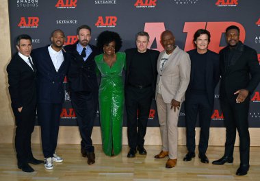 LOS ANGELES, CA. 27 Mart 2023: Chris Messina, Marlon Wayans, Ben Affleck, Viola Davis, Matt Damon, Julius Tennon, Jason Bateman ve Chris Tucker Regency Village Theatre 'daki dünya prömiyerinde