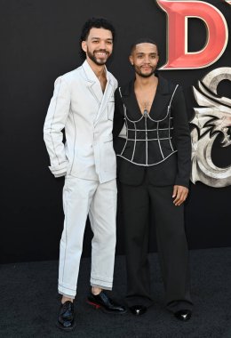 LOS ANGELES, CA. 26 Mart 2023: Yargıç Smith ve Nicholas L. Ashe Zindanlar ve Ejderhalar: Regency Village Tiyatrosu 'nda Hırsızlar Arasında Onur