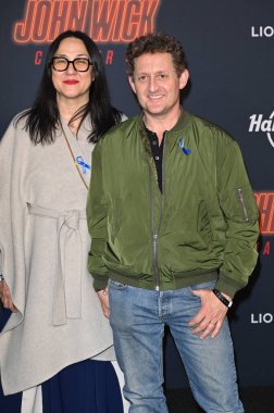 LOS ANGELES, CA. 20 Mart 2023: Ramsey Ann Naito ve Alex Winter, John Wick 'in galasında: 4. Bölüm Hollywood, TCL Çin Tiyatrosu' nda