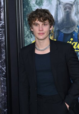 LOS ANGELES, CA. 22 Mart 2023: Hunter Doohan, Hollywood 'daki TCL Çin Tiyatrosu' nda YellowJackets 'ın 2. sezon galasında.