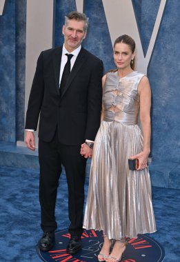 ÇOK HILLS, CA. 12 Mart 2023: David Benioff ve Amanda Peet, Wallis Annenberg Merkezi 'ndeki Vanity Fair Oscar Partisi' nde.