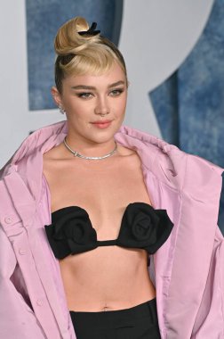 ÇOK HILLS, CA. 13 Mart 2023: Florence Pugh, Wallis Annenberg Merkezi 'ndeki Vanity Fair Oscar Partisi' nde.