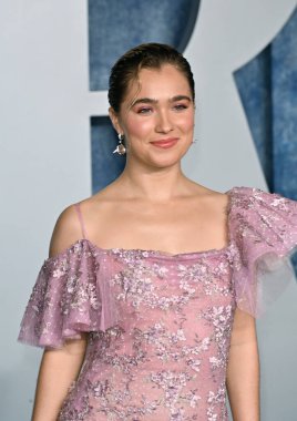 ÇOK HILLS, CA. 13 Mart 2023: Haley Lu Richardson Wallis Annenberg Merkezi 'ndeki Vanity Fair Oscar Partisi' nde.