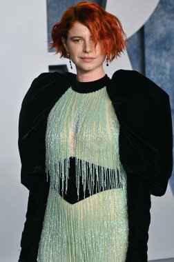 ÇOK HILLS, CA. 12 Mart 2023: Jessie Buckley, Wallis Annenberg Merkezi 'ndeki Vanity Fair Oscar Partisi' nde.