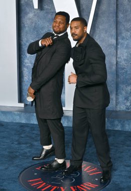 ÇOK HILLS, CA. 12 Mart 2023: Jonathan Majors ve Michael B. Jordan, Wallis Annenberg Center 'daki Vanity Fair Oscar Partisi' nde.
