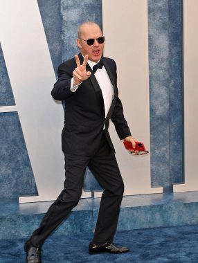 ÇOK HILLS, CA. 12 Mart 2023: Michael Keaton, Wallis Annenberg Merkezi 'ndeki Vanity Fair Oscar Partisi' nde.