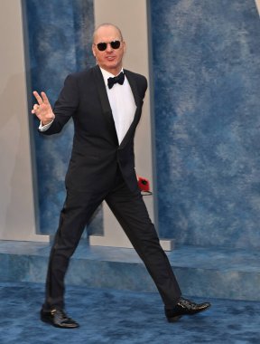ÇOK HILLS, CA. 12 Mart 2023: Michael Keaton, Wallis Annenberg Merkezi 'ndeki Vanity Fair Oscar Partisi' nde.