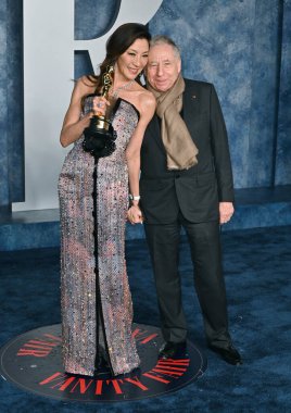 ÇOK HILLS, CA. 13 Mart 2023: Michelle Yeoh ve Jean Todt, Wallis Annenberg Merkezi 'ndeki Vanity Fair Oscar Partisi' nde.