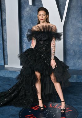ÇOK HILLS, CA. 12 Mart 2023: Paris Jackson, Wallis Annenberg Merkezi 'ndeki Vanity Fair Oscar Partisi.