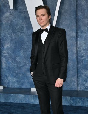 ÇOK HILLS, CA. 12 Mart 2023: Paul Dano, Wallis Annenberg Merkezi 'ndeki Vanity Fair Oscar Partisi' nde.