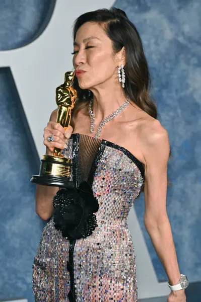 Hillsättningar Mars 2023 Michelle Yeoh Vanity Fair 2023 Oscar Party — Stockfoto