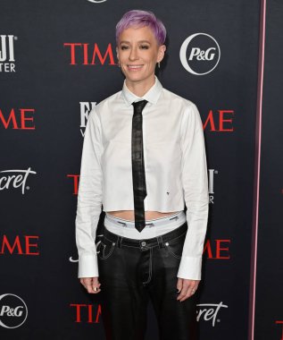 LOS ANGELES, CA. 08 Mart 2023 Megan Rapinoe Los Angeles 'taki Four Seasons Oteli' nde Yılın Zaman Kadınları galasında.