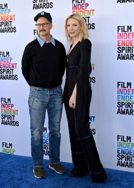 Santa Monica, CA 'da. 4 Mart 2023: Todd Field ve Cate Blanchett Santa Monica 'da Bağımsız Ruh Ödülleri' nde.