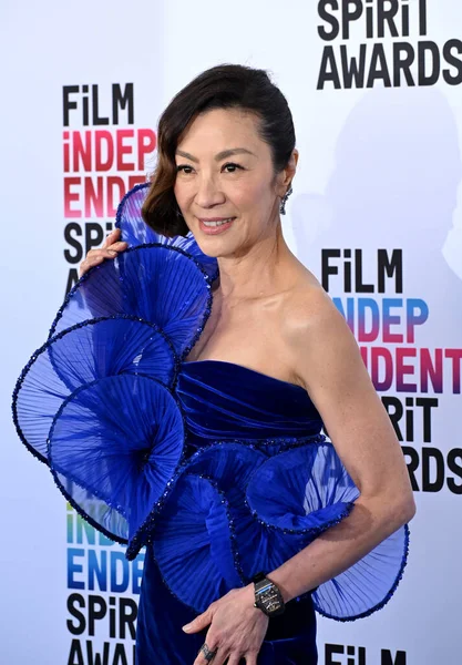 Santa Monica, CA 'da. 4 Mart 2023: Michelle Yeoh Santa Monica 'da Bağımsız Ruh Ödülleri' nde