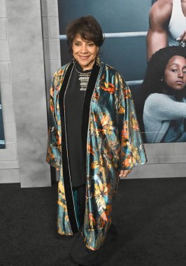LOS ANGELES, CA. 27 Şubat 2023: Phylicia Rashad Creed III 'ün Hollywood' daki TCL Çin Tiyatrosu 'ndaki galasında