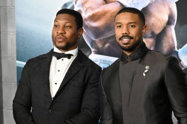 LOS ANGELES, CA. 27 Şubat 2023: Jonathan Majors ve Michael B. Jordan, Creed III 'ün Hollywood' daki TCL Çin Tiyatrosu 'ndaki galasında