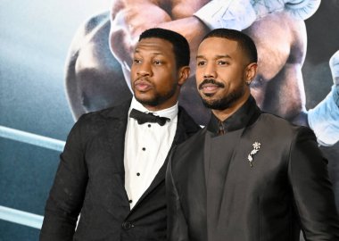 LOS ANGELES, CA. 27 Şubat 2023: Jonathan Majors ve Michael B. Jordan, Creed III 'ün Hollywood' daki TCL Çin Tiyatrosu 'ndaki galasında