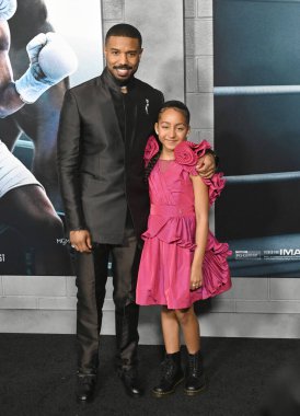 LOS ANGELES, CA. 27 Şubat 2023: Michael B. Jordan ve Mila Davis-Kent Creed III 'ün Hollywood' daki TCL Çin Tiyatrosu 'ndaki galasında