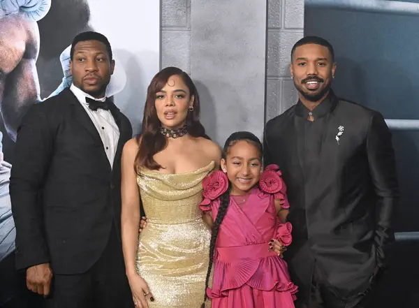 LOS ANGELES, CA. 27 Şubat 2023: Jonathan Majors, Tessa Thompson, Mila Davis-Kent ve Michael B. Jordan, Creed III 'ün Hollywood' daki TCL Çin Tiyatrosu 'ndaki galasında