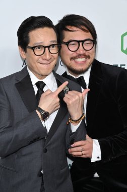 LOS ANGELES, CA. 25 Şubat 2023: Ke Huy Quan ve Daniel Kwan, Beverly Hilton Otel 'de düzenlenen 34.