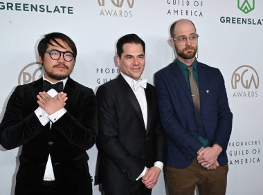 LOS ANGELES, CA. 25 Şubat 2023: Daniel Kwan, Jonathan Wang ve Daniel Scheinert Beverly Hilton Otel 'de düzenlenen 34.
