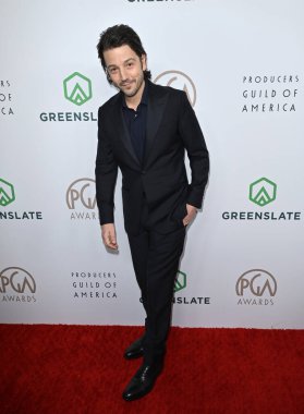 LOS ANGELES, CA. 25 Şubat 2023: 34. Geleneksel Yapımcılar Birliği Ödülleri 'nde Diego Luna Beverly Hilton Otel' de