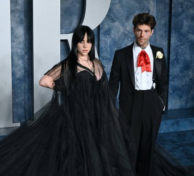 ÇOK HILLS, CA. 12 Mart 2023: Billie Eilish ve Jesse Rutherford, Wallis Annenberg Merkezi 'ndeki Vanity Fair Oscar Partisi' nde.