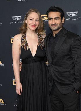 LOS ANGELES, CA. 18 Şubat 2023: Emily Gordon ve Kumail Nanjiani Beverly Hilton Oteli 'nde düzenlenen 75.
