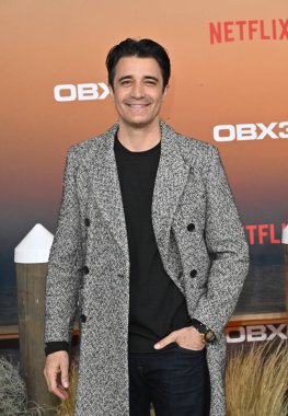 LOS ANGELES, CA. 16 Şubat 2023: Gilles Marini Outer Banks 'in Regency Village Theatre' daki 3. sezon galasında