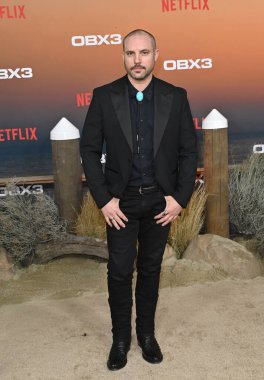 LOS ANGELES, CA. 16 Şubat 2023: Michael Milligan Outer Banks 'in Regency Village Theatre' daki 3. sezon galasında