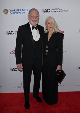 LOS ANGELES, ABD. 15 Şubat 2024: Helen Mirren & Taylor Hackford, Beverly Hilton 'da düzenlenen 37.